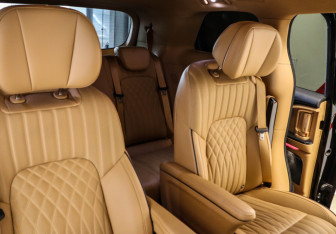 Подержанный автомобиль Voyah Dream 2023 года (9 фото)