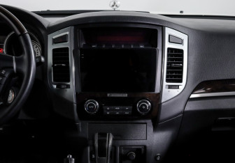 Подержанный автомобиль Mitsubishi Pajero 2019 года (13 фото)