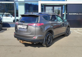 Подержанный автомобиль Toyota RAV4 2017 года (5 фото)
