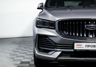 Подержанный автомобиль Geely Monjaro 2023 года (7 фото)