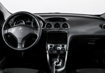 Подержанный автомобиль Peugeot 308 Wagon 2012 года (12 фото)