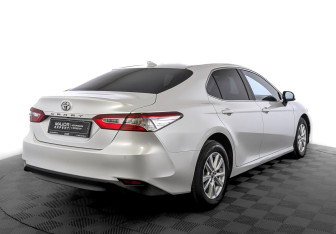 Подержанный автомобиль Toyota Camry Sedan 2019 года (5 фото)