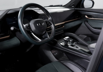 Подержанный автомобиль Geely Monjaro 2023 года (14 фото)