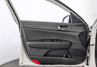 Подержанный автомобиль Kia Optima Sedan 2017 года (19 фото)