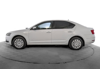 Подержанный автомобиль Skoda Octavia Liftback 2020 года (8 фото)