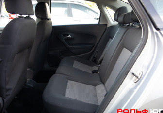 Подержанный автомобиль Volkswagen Polo Sedan 2012 года (8 фото)