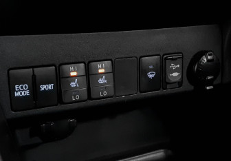 Подержанный автомобиль Toyota RAV4 2014 года (16 фото)