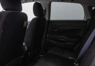 Подержанный автомобиль Mitsubishi ASX 2011 года (11 фото)