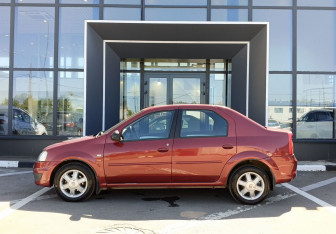 Подержанный автомобиль Renault Logan Sedan 2013 года (8 фото)
