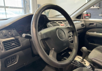 Подержанный автомобиль Mitsubishi Lancer Sedan 2004 года (13 фото)