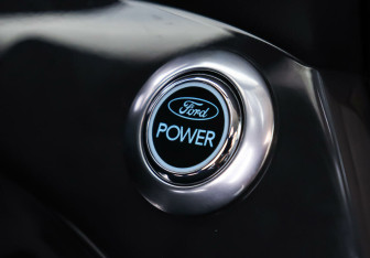 Подержанный автомобиль Ford Kuga 2013 года (17 фото)