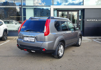 Подержанный автомобиль Nissan X-Trail 2011 года (5 фото)