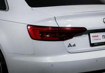 Подержанный автомобиль Audi A4 Sedan 2017 года (16 фото)