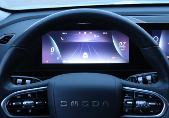 Подержанный автомобиль Omoda C5 2023 года (11 фото)