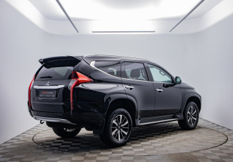 Подержанный автомобиль Mitsubishi Pajero Sport 2016 года (5 фото)