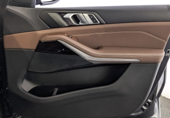 Подержанный автомобиль BMW X5 2020 года (25 фото)