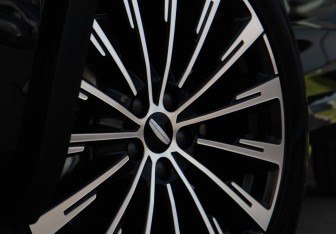 Подержанный автомобиль Geely Monjaro 2025 года (27 фото)