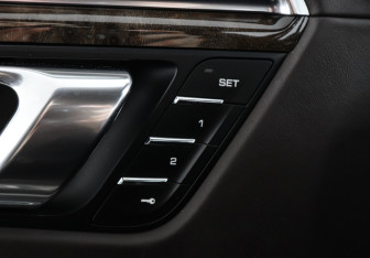 Подержанный автомобиль Porsche Macan 2014 года (16 фото)