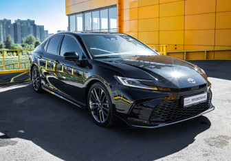Подержанный автомобиль Toyota Camry Sedan 2025 года (3 фото)