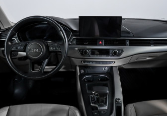 Подержанный автомобиль Audi A4 Sedan 2021 года (12 фото)