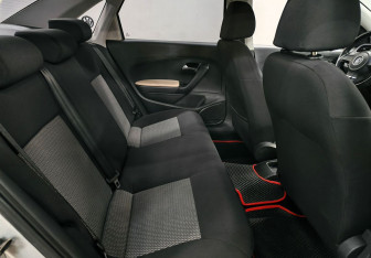 Подержанный автомобиль Volkswagen Polo Sedan 2011 года (12 фото)