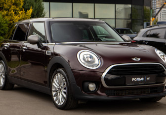 Подержанный автомобиль MINI Clubman Wagon 2017 года (21 фото)
