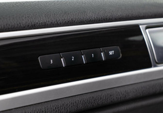 Подержанный автомобиль Volkswagen Touareg 2015 года (14 фото)