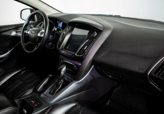 Подержанный автомобиль Ford Focus Sedan 2012 года (7 фото)