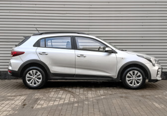 Подержанный автомобиль Kia Rio Hatchback 2021 года (4 фото)