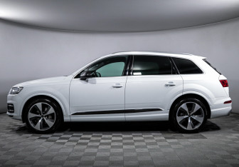 Подержанный автомобиль Audi Q7 2019 года (8 фото)