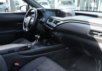 Подержанный автомобиль Lexus UX 2019 года (9 фото)