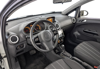 Подержанный автомобиль Opel Corsa 2012 года (15 фото)