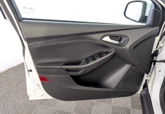 Подержанный автомобиль Ford Focus Sedan 2017 года (19 фото)