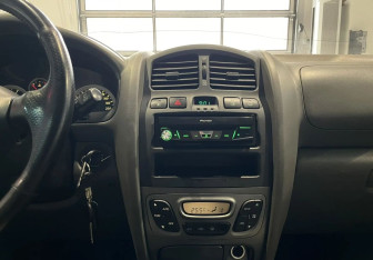 Подержанный автомобиль Hyundai Santa Fe 2011 года (16 фото)