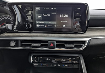 Подержанный автомобиль Kia K5 2020 года (28 фото)