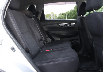 Подержанный автомобиль Nissan X-Trail 2015 года (10 фото)