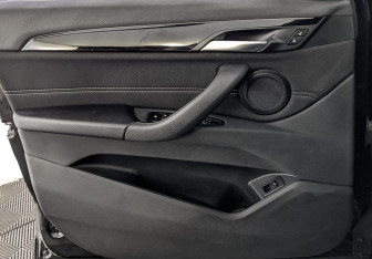 Подержанный автомобиль BMW X1 2018 года (19 фото)