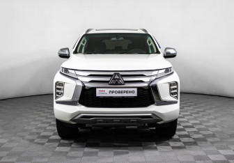 Подержанный автомобиль Mitsubishi Montero Sport 2022 года (2 фото)