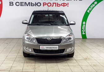 Подержанный автомобиль Skoda Fabia Hatchback 2014 года (2 фото)