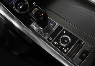 Подержанный автомобиль Land Rover Range Rover Sport 2018 года (20 фото)