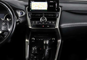 Подержанный автомобиль Lexus NX 2018 года (14 фото)