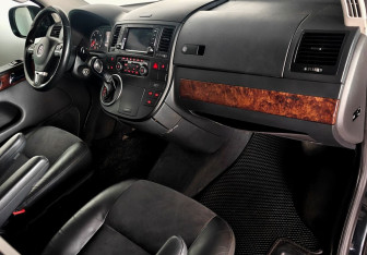 Подержанный автомобиль Volkswagen Multivan 2011 года (10 фото)