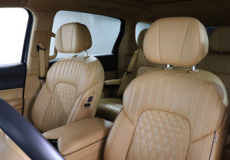 Подержанный автомобиль Voyah Dream 2023 года (17 фото)