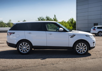 Подержанный автомобиль Land Rover Range Rover Sport 2014 года (4 фото)