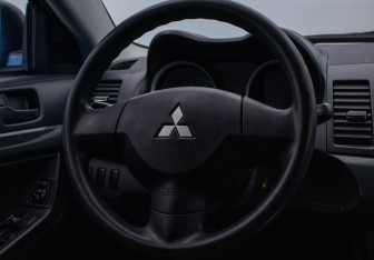 Подержанный автомобиль Mitsubishi Lancer Sedan 2008 года (15 фото)