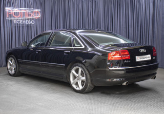 Подержанный автомобиль Audi A8 2008 года (7 фото)