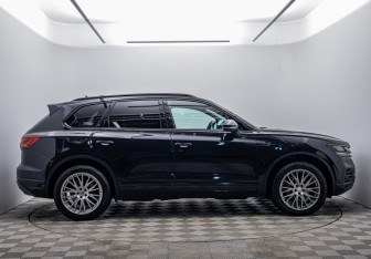 Подержанный автомобиль Volkswagen Touareg 2019 года (4 фото)