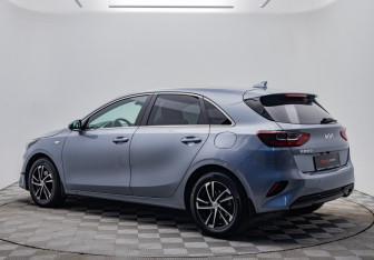Подержанный автомобиль Kia Ceed Hatchback 2021 года (3 фото)