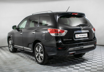 Подержанный автомобиль Nissan Pathfinder 2016 года (7 фото)