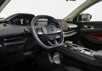 Подержанный автомобиль Changan UNI-S 2024 года (9 фото)